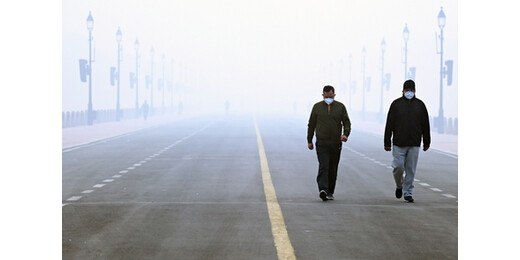 दिल्ली-एनसीआर में गहराया स्मॉग का संकट, धुंध की वजह से विजिबिलिटी हुई शून्य